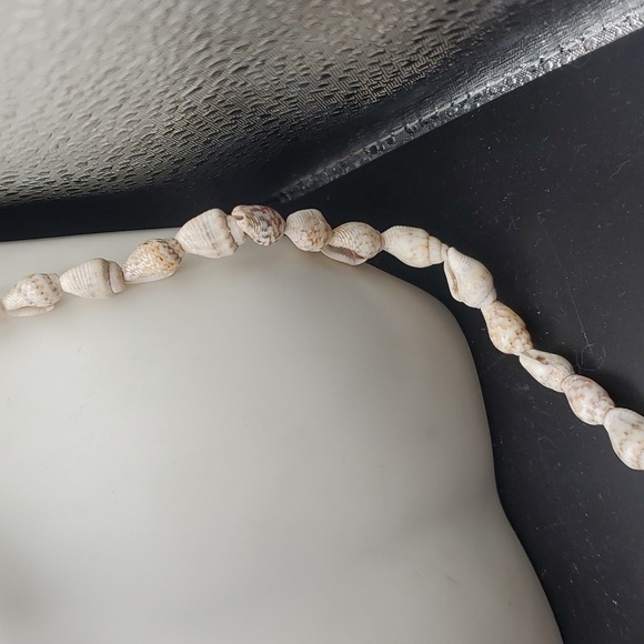 N2931 stunning bohemian mini authentic seashell Hawaiin princess necklace - Picture 6 of 6